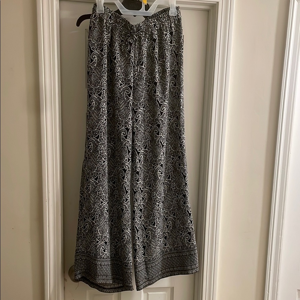 Elegant Black and White Paisley pant